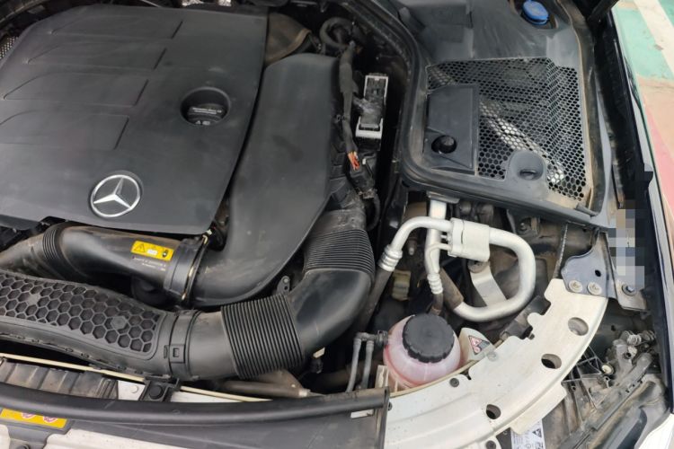 Used Mercedes-Benz C-Class 2019 C 260 Estate Engine Bay Left