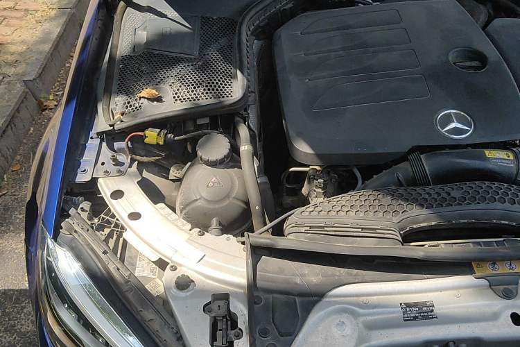 Used Mercedes-Benz C-Class 2019 C 260 L Engine Bay Right