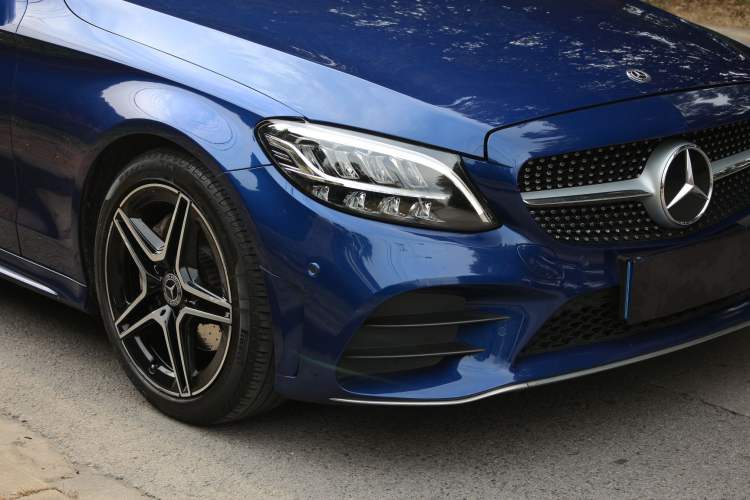 Used Mercedes-Benz C-Class 2019 C 260 Coupe Exterior 9