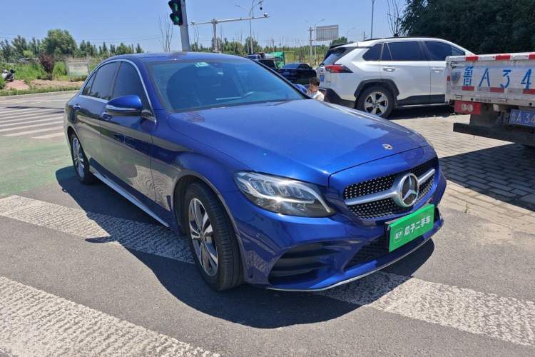 Used Mercedes-Benz C-Class 2019 C 180 L Fashion Edition Sport Version Front Right 45 Deg
