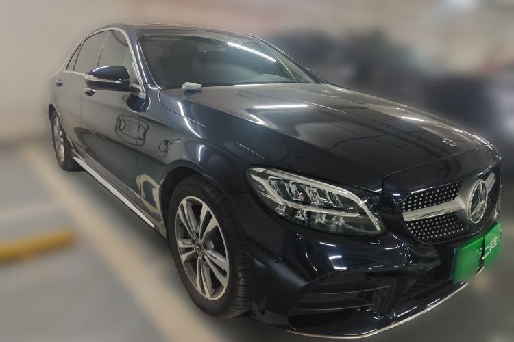Used Mercedes-Benz C-Class 2019 C 180 L Fashion Edition Sport Version Front Right 45 Deg