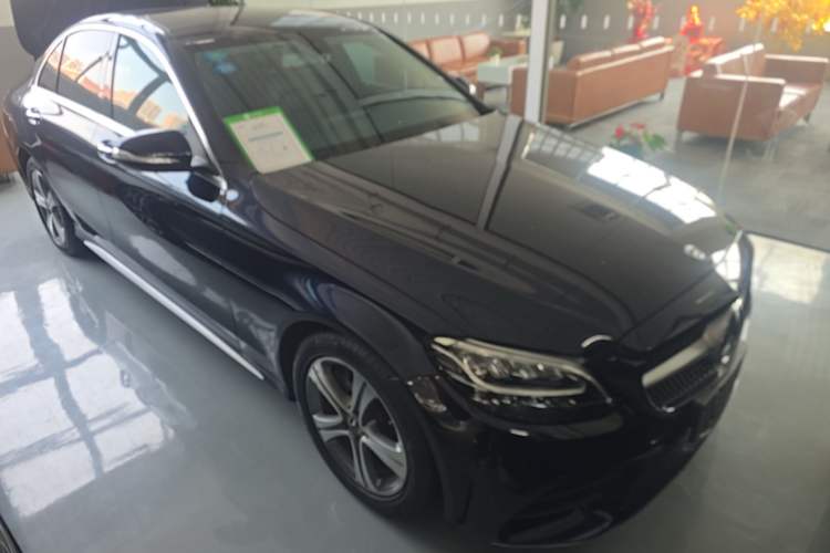 Used Mercedes-Benz C-Class 2019 Restyled C 260 L Sport Edition Front Right 45 Deg