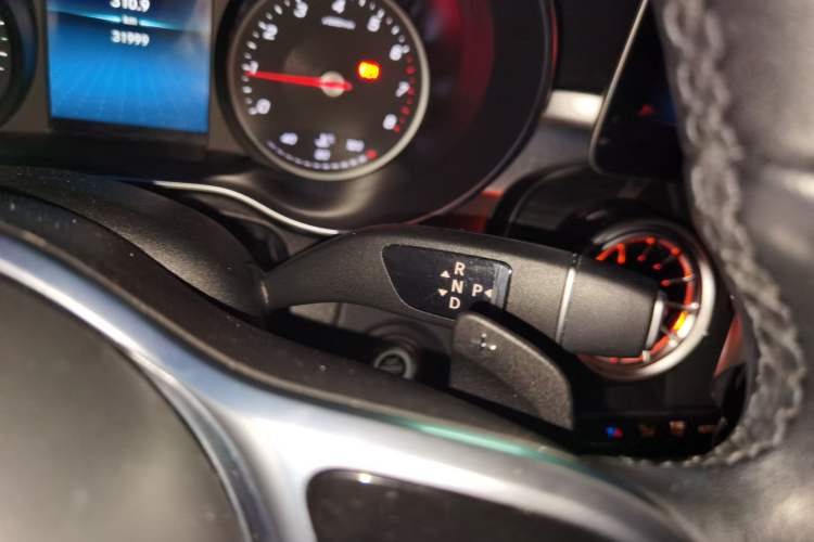Used Mercedes-Benz C-Class 2019 C 180 L Fashion Edition Sport Version Gear Lever