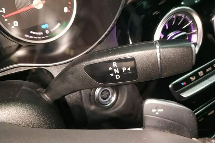 Used Mercedes-Benz C-Class 2019 C 260 Sport Edition Gear Lever