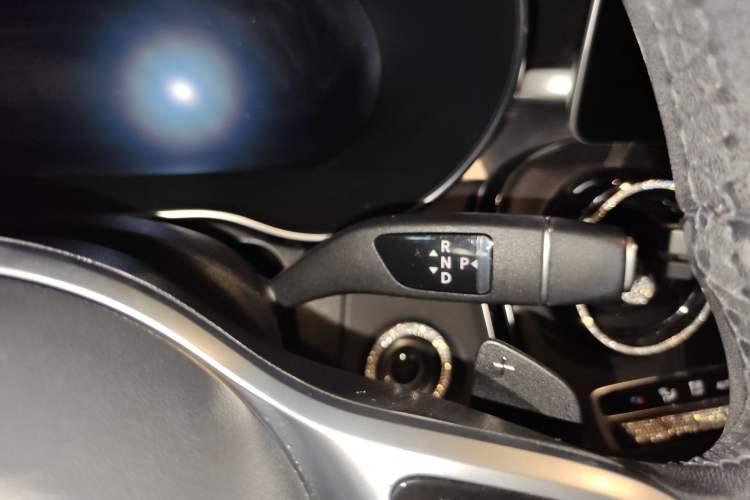 Used Mercedes-Benz C-Class 2019 Restyled C 260 L Sport Edition Gear Lever