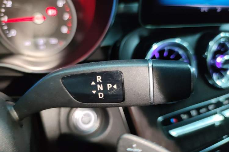 Used Mercedes-Benz C-Class 2019 C 180 L Fashion Edition Sport Version Gear Lever