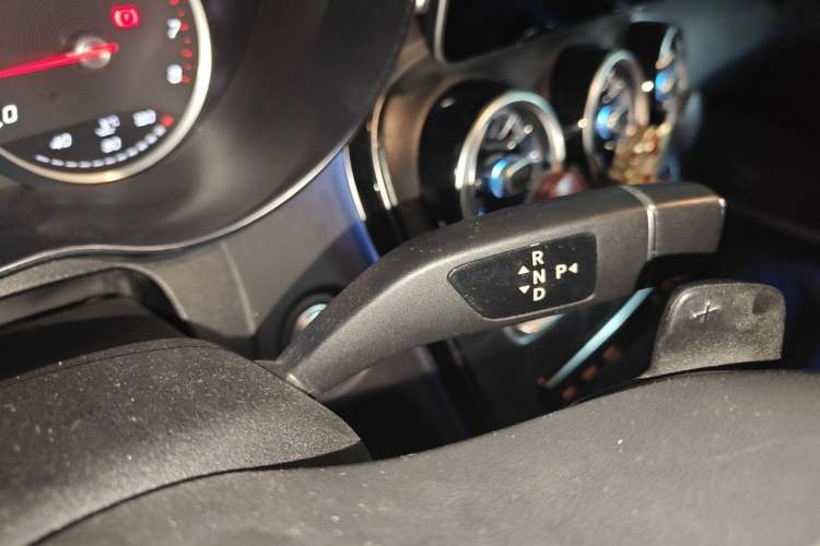 Used Mercedes-Benz C-Class 2019 C 180 L Fashion Edition Sport Version Gear Lever