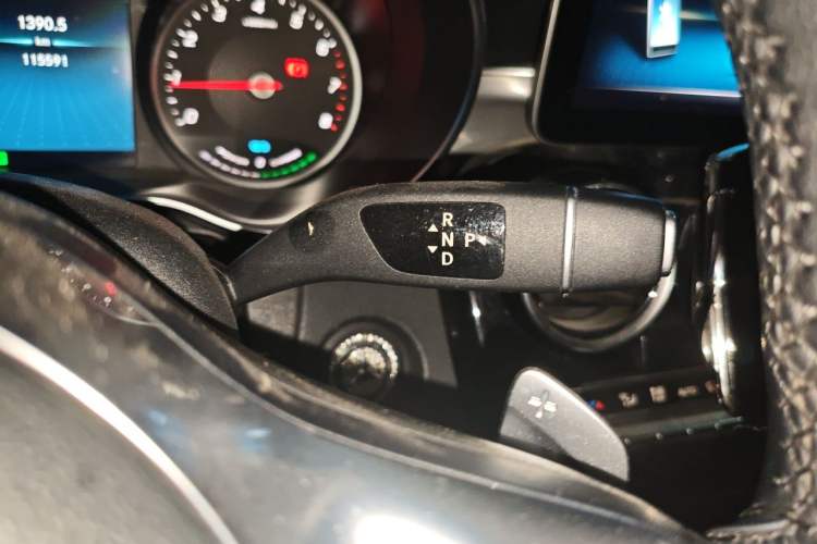 Used Mercedes-Benz C-Class 2019 C 260 Sport Edition Gear Lever