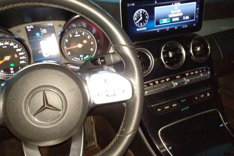 Used Mercedes-Benz C-Class 2019 C 260 Sport Edition Gear Lever