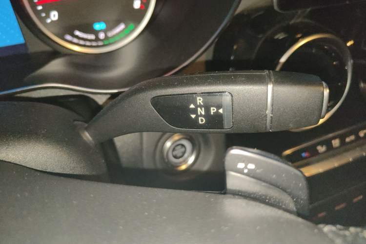Used Mercedes-Benz C-Class 2019 C 260 Sport Edition Gear Lever