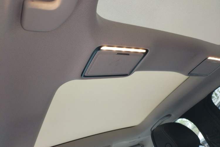 Used Mercedes-Benz C-Class 2019 Restyled C 260 L Sport Edition Headliner