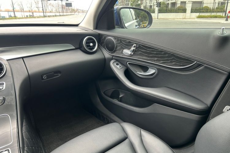 Used Mercedes-Benz C-Class 2019 C 180 L Fashion Edition Sport Version Interior 10
