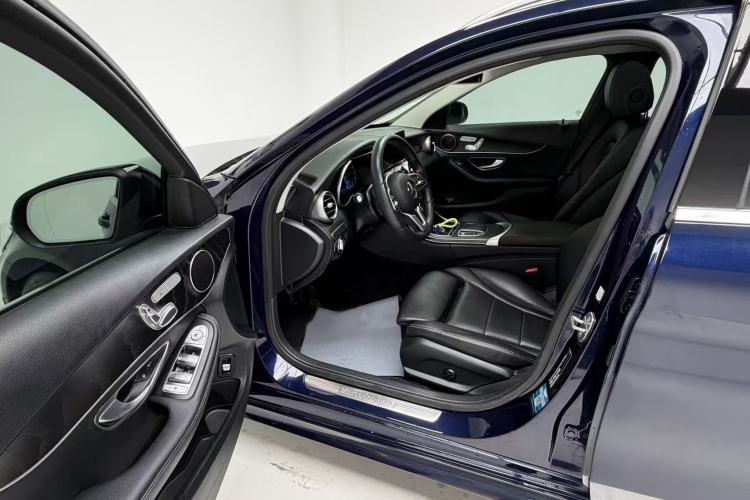 Used Mercedes-Benz C-Class 2019 C 260 Estate Interior 2