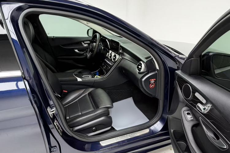 Used Mercedes-Benz C-Class 2019 C 260 Estate Interior 4