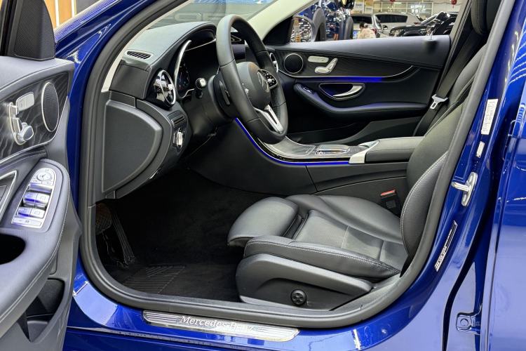 Used Mercedes-Benz C-Class 2019 C 260 L Sport Edition Interior 4