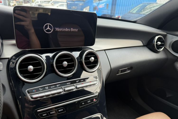 Used Mercedes-Benz C-Class 2019 C 260 Sport Edition Interior 9