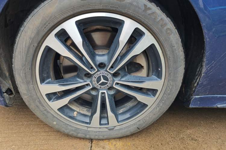 Used Mercedes-Benz C-Class 2019 C 260 Sport Edition Left Front Wheel Hub