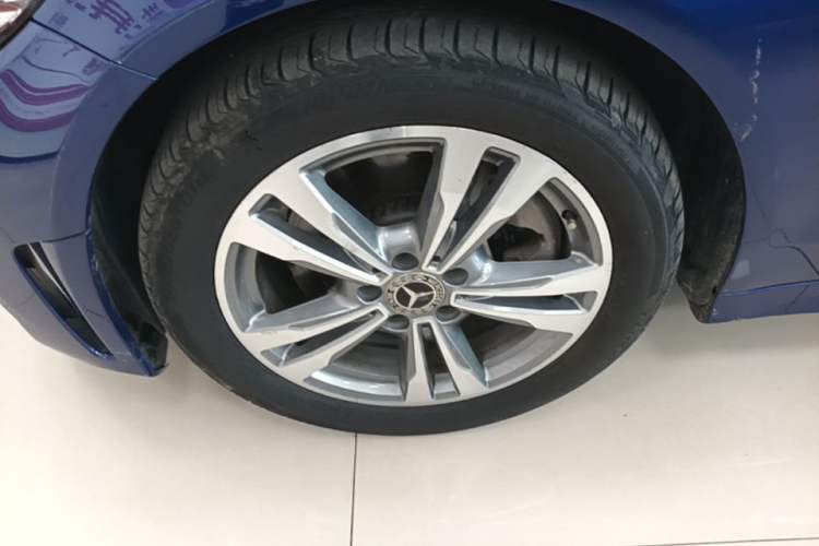 Used Mercedes-Benz C-Class 2019 C 180 L Fashion Edition Sport Version Left Front Wheel Hub