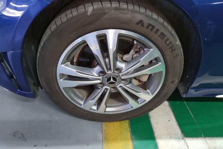 Used Mercedes-Benz C-Class 2019 C 180 L Fashion Edition Sport Version Left Front Wheel Hub