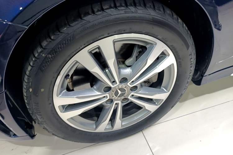 Used Mercedes-Benz C-Class 2019 C 180 L Fashion Edition Sport Version Left Front Wheel Hub