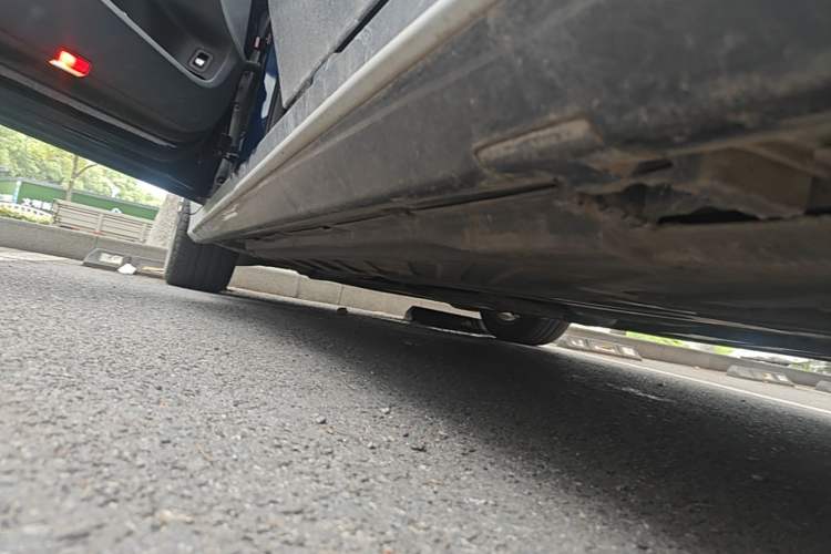Used Mercedes-Benz C-Class 2019 C 260 L Sport Edition Left Side Sill