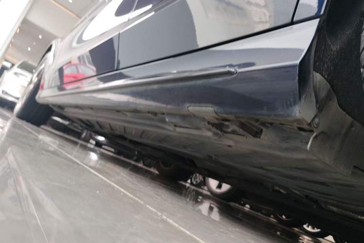 Used Mercedes-Benz C-Class 2019 C 260 Sport Edition Left Side Sill