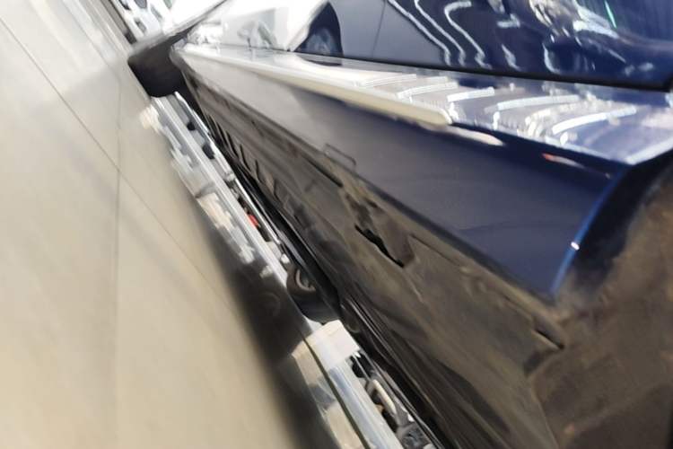 Used Mercedes-Benz C-Class 2019 Restyled C 260 L Sport Edition Left Side Sill