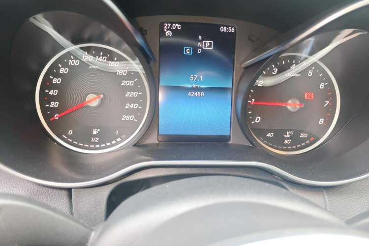 Used Mercedes-Benz C-Class 2019 C 180 L Fashion Edition Sport Version Odometer Close Up