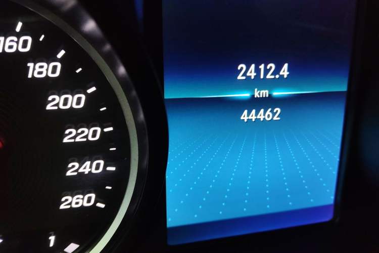 Used Mercedes-Benz C-Class 2019 C 260 L Sport Edition Odometer Close Up