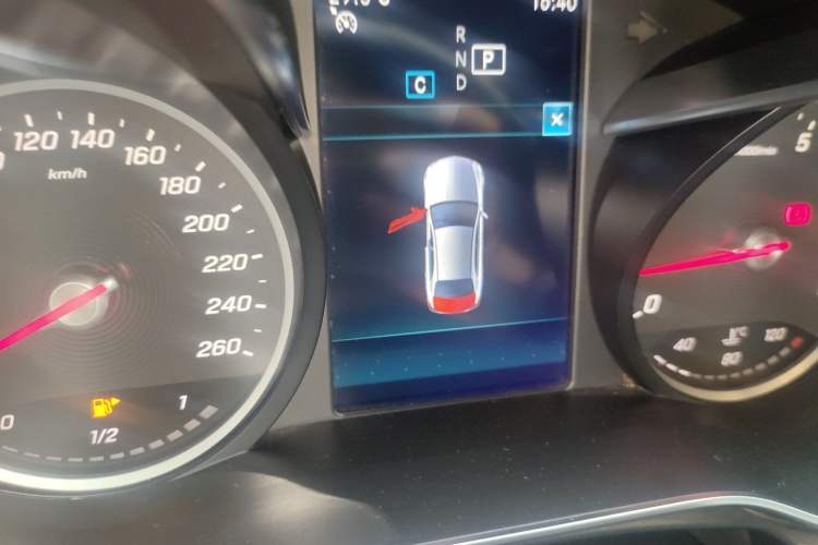 Used Mercedes-Benz C-Class 2019 C 180 L Fashion Edition Sport Version Odometer Close Up