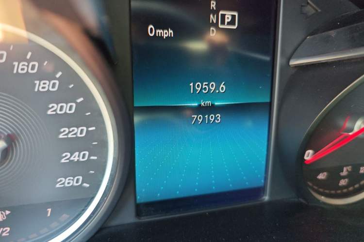 Used Mercedes-Benz C-Class 2019 C 180 L Fashion Edition Sport Version Odometer Close Up