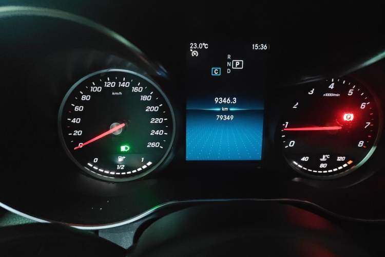 Used Mercedes-Benz C-Class 2019 C 180 L Fashion Edition Sport Version Odometer Close Up