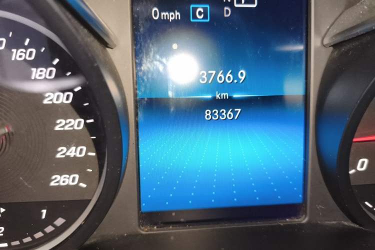 Used Mercedes-Benz C-Class 2019 C 180 L Fashion Edition Sport Version Odometer Close Up