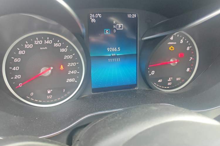 Used Mercedes-Benz C-Class 2019 C 180 L Fashion Edition Sport Version Odometer Close Up