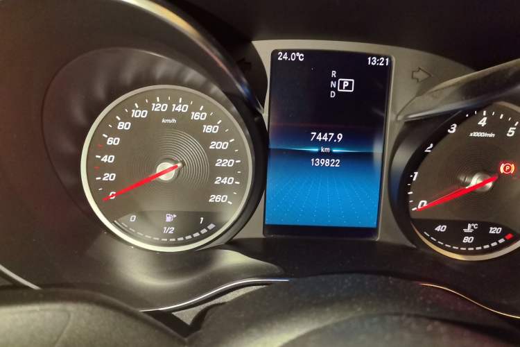 Used Mercedes-Benz C-Class 2019 C 180 L Fashion Edition Sport Version Odometer Close Up