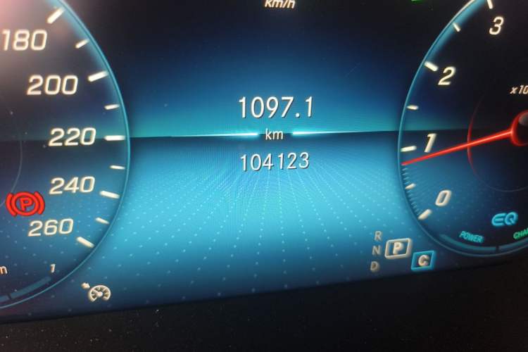 Used Mercedes-Benz C-Class 2019 Restyled C 260 L Sport Edition Odometer Close Up