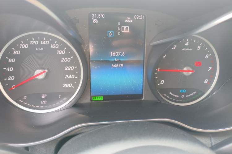 Used Mercedes-Benz C-Class 2019 C 260 L Sport Edition Odometer Close Up