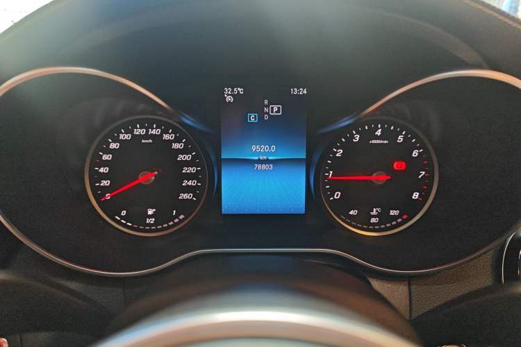Used Mercedes-Benz C-Class 2019 C 180 L Fashion Edition Sport Version Odometer Close Up