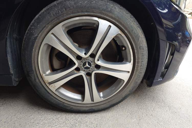 Used Mercedes-Benz C-Class 2019 Restyled C 260 L Sport Edition Right Front Wheel Hub