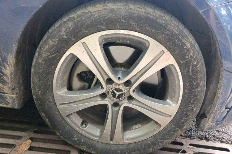 Used Mercedes-Benz C-Class 2019 Restyled C 260 L Sport Edition Right Front Wheel Hub