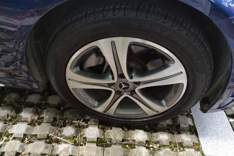 Used Mercedes-Benz C-Class 2019 Restyled C 260 L Sport Edition Right Front Wheel Hub