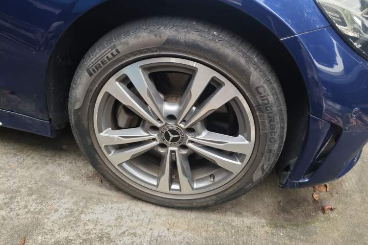 Used Mercedes-Benz C-Class 2019 C 180 L Fashion Edition Sport Version Right Front Wheel Hub