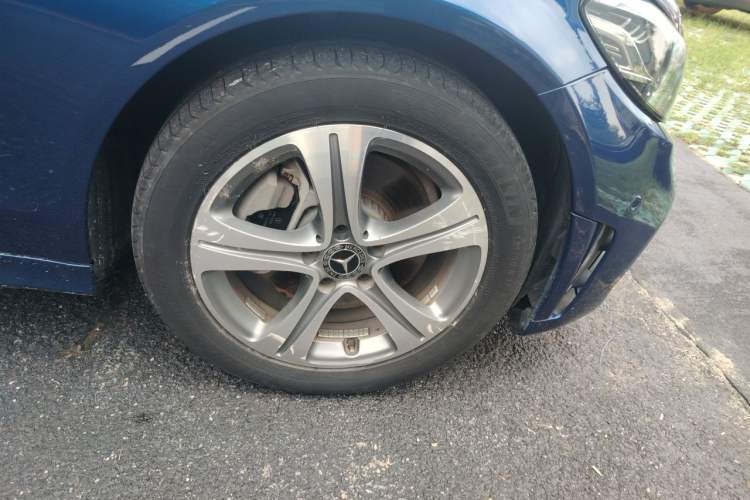 Used Mercedes-Benz C-Class 2019 Restyled C 260 L Sport Edition Right Front Wheel Hub
