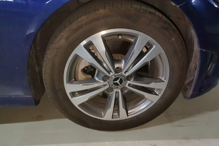 Used Mercedes-Benz C-Class 2019 C 180 L Fashion Edition Sport Version Right Front Wheel Hub