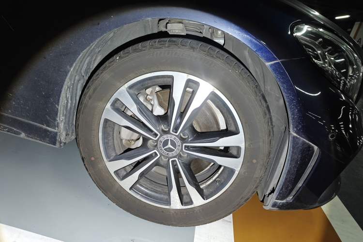 Used Mercedes-Benz C-Class 2019 C 260 Sport Edition Right Front Wheel Hub