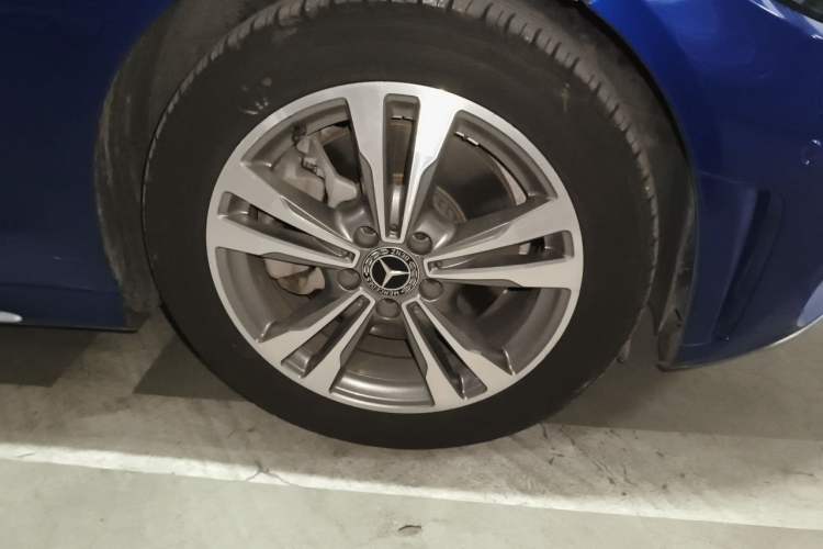 Used Mercedes-Benz C-Class 2019 C 180 L Fashion Edition Sport Version Right Front Wheel Hub