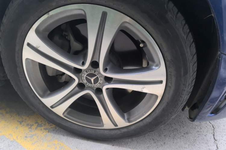 Used Mercedes-Benz C-Class 2019 Restyled C 260 L Sport Edition Right Front Wheel Hub