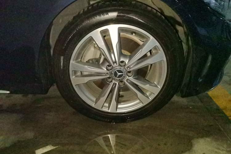 Used Mercedes-Benz C-Class 2019 C 180 L Fashion Edition Sport Version Right Front Wheel Hub