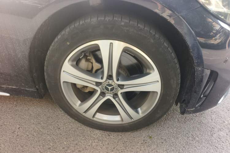 Used Mercedes-Benz C-Class 2019 Restyled C 260 L Sport Edition Right Front Wheel Hub