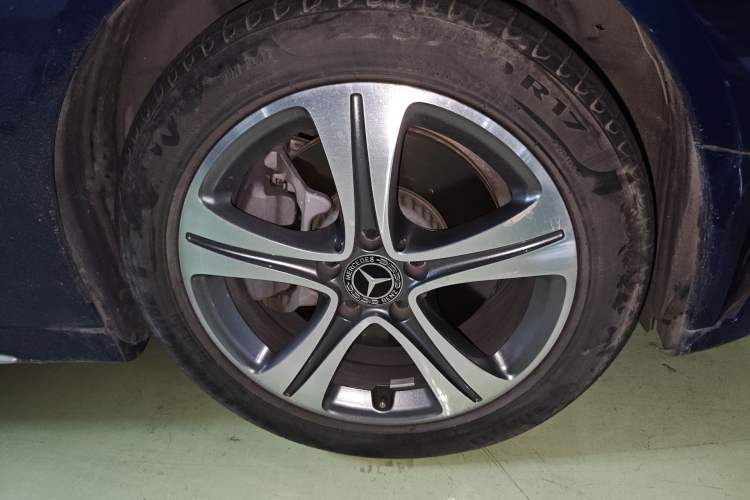 Used Mercedes-Benz C-Class 2019 Restyled C 260 L Sport Edition Right Front Wheel Hub